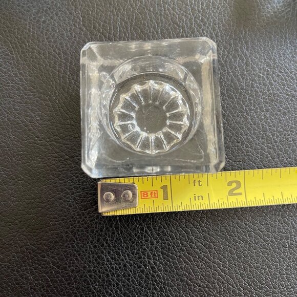 Set of 4 vintage square clear pressed glass salt cellars measuring 2” x 1” - Picture 6 of 6